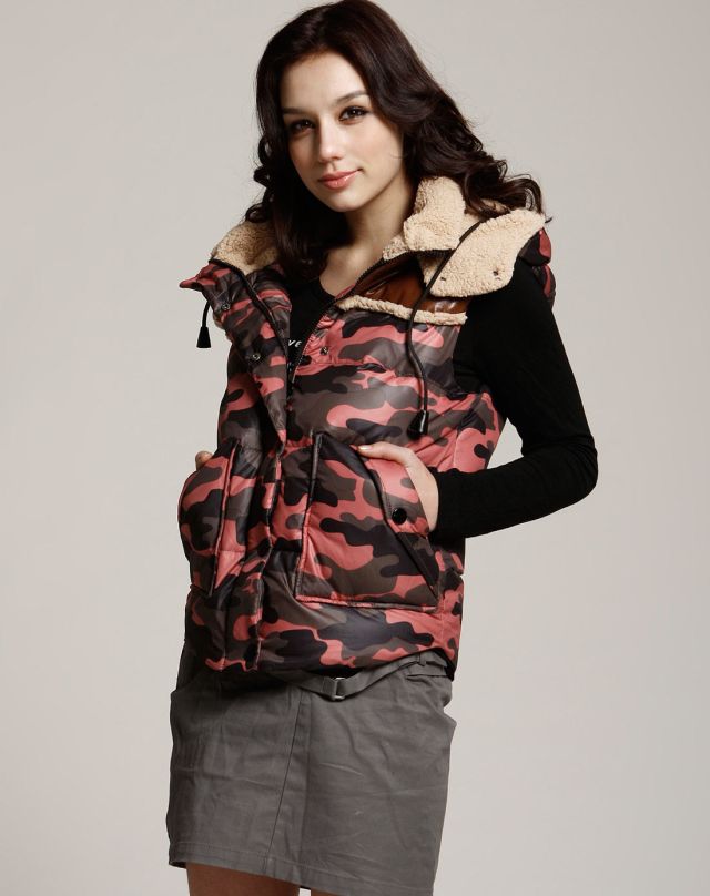 女款红迷彩<em>羽绒服马甲</em>-<em>唯品会</em>Pad版