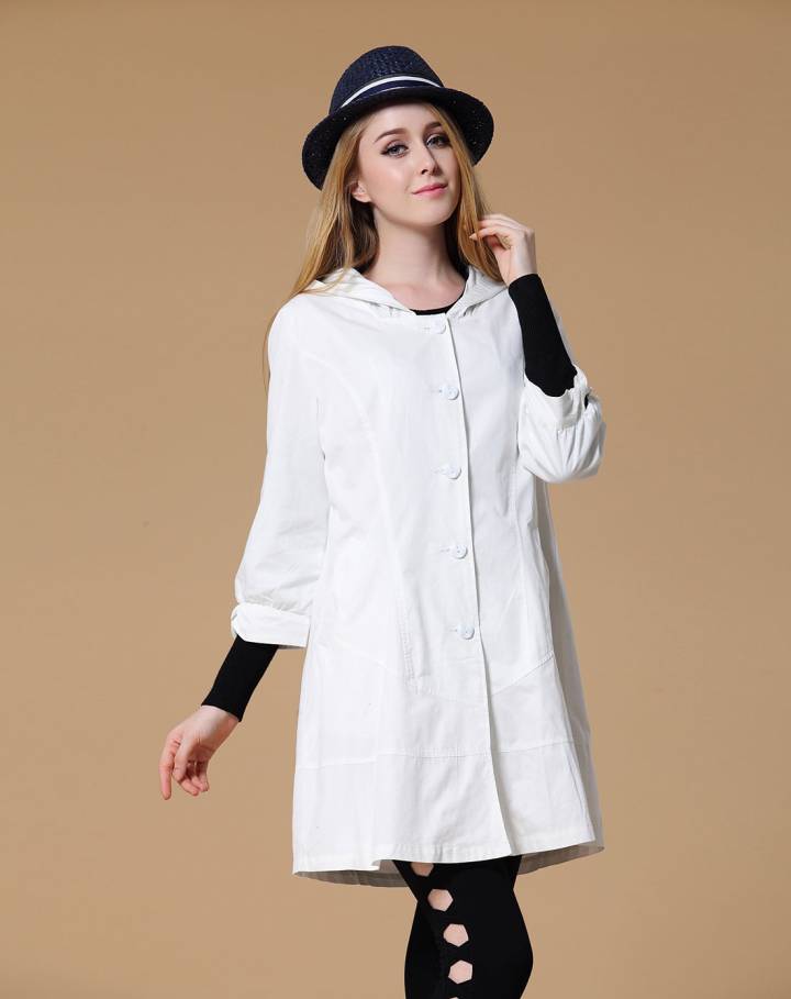 白色韩版翻领中袖风衣